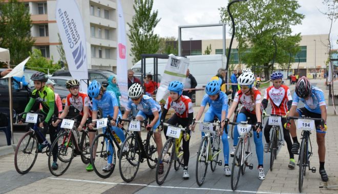 Cupa Mării Negre. Se pedalează pe faleza din stațiunea Mamaia - ciclism-1568662227.jpg