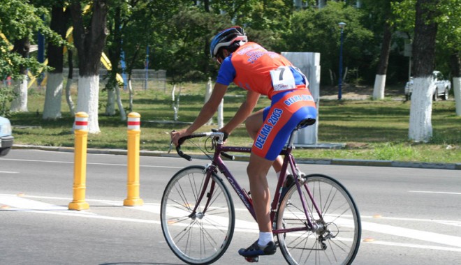 Atenție rutieri, nu depășiți axul drumului! - ciclismgf33-1337193912.jpg