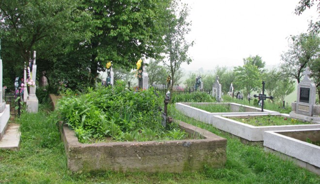 Afaceri imobiliare în numele morților - cimitir-1321809236.jpg