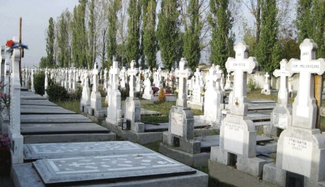 DESTIN CRUNT! Un bărbat a murit în cimitir, strivit de o cruce - cimitir-1533117343.jpg