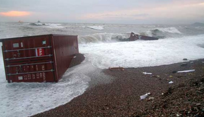 Cimitire de containere, pe fundul mărilor și oceanelor - cimitiredecontainere-1388932553.jpg