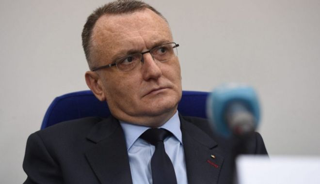 Ministrul Educației: Elevii care erau de nota 6 înainte de pandemie au ajuns la nivelul notei 4 în timpul învăţării online - cimpeanu-1637851862.jpg