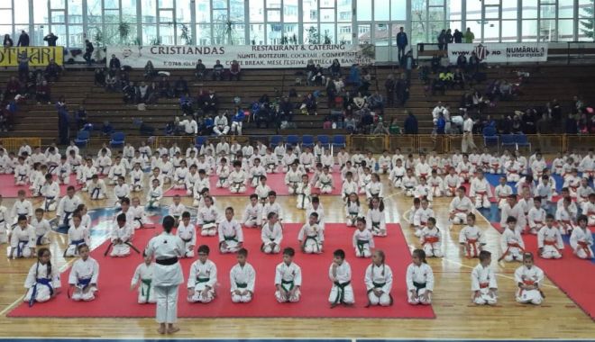 Cinci sportivi din Eforie, pe podiumul Naționalelor de karate tradițional - cinci-1555432270.jpg