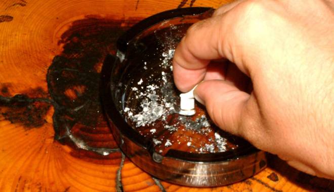Mamele cer interzicerea fumatului în spațiile publice - cinecereinterzicerea-1434983229.jpg