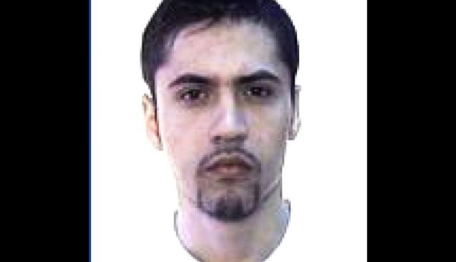 Bărbatul acuzat că și-a aruncat tatăl de la etaj a fost prins - cineestebarbatulcaresiaimpinstat-1519564341.jpg
