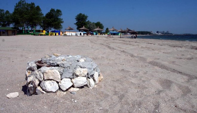 Cine face curățenie pe plaja din Eforie Sud - cinefacecuratenie-1411142419.jpg