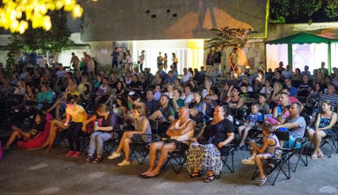 Cinemascop a fost un succes.  Oamenii sunt dornici de filme în aer liber - cinemascop1-1533564564.jpg