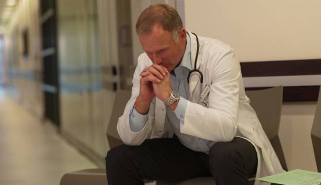 Cine protejează cadrele medicale de pacienții agresivi - cineprotejeaza-1455649399.jpg