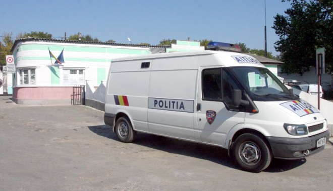 Cine vrea să le vândă o cafeluță și un cornuleț deținuților de la Poarta Albă? - cinevreasalevandaocafeadetinuti-1386355132.jpg