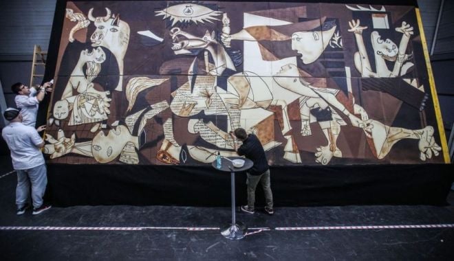 O replică din ciocolată a tabloului „Guernica”, expusă la cea de-a 26 ediției a Salonului Ciocolatei din Paris - ciocolata-1635429031.jpg