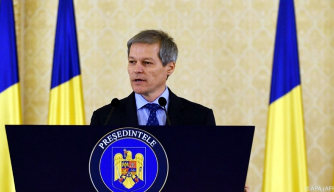 Premierul Dacian Cioloș, decorat de președintele Republicii Moldova - ciolos2-1479312847.jpg