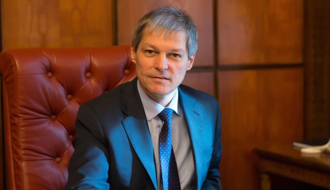 Fostul premier Dacian Cioloș, cu ochii pe dreapta  de pe scena politică - ciolosprimasedintadeguvern-1483634144.jpg