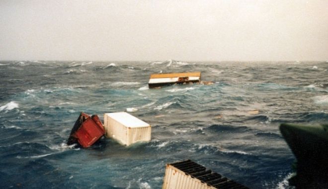 Circa o sută de containere plutesc în derivă în Pacificul de Nord - circaosutadecontainereplutescind-1611316245.jpg
