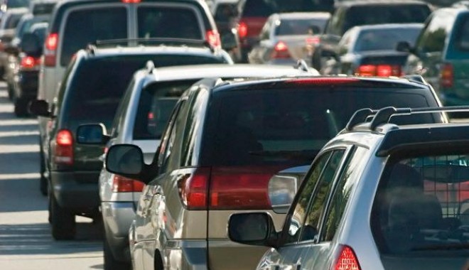 Trafic înfernal între Eforie și Agigea! Se circulă bară la bară - circulatiebaralabarapedn1pesensu-1407073655.jpg
