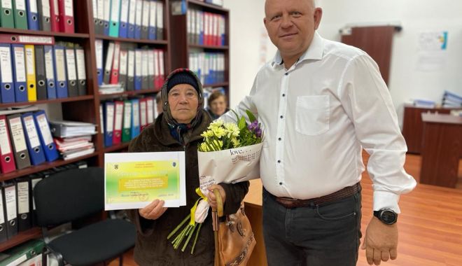Primăria Agigea i-a sărbătorit pe seniorii comunei. Bani, flori şi şampanie pentru aceştia - cirjaliu-1668530192.jpg