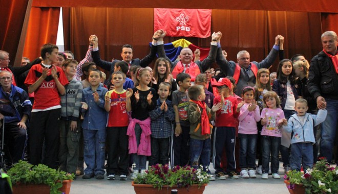 Primarul Cristian Cîrjaliu se îndreaptă spre al doilea mandat - cirjaliulansareprint1-1337530546.jpg