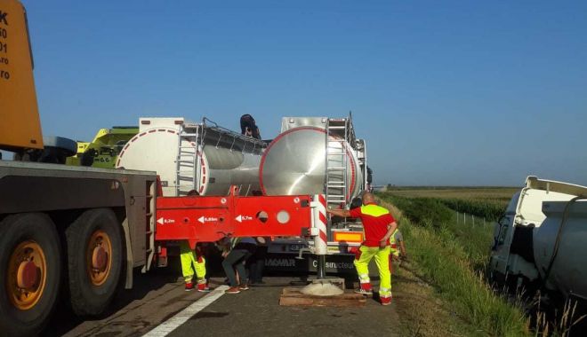 ATENȚIE ȘOFERI! Trafic deviat pe A2. O cisternă s-a răsturnat în zona localității Dor Mărunt