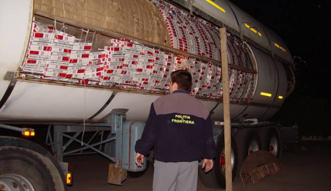 VIDEO. Cisternă plină de țigări de contrabandă, în portul Constanța - cisternatigari-1457083395.jpg