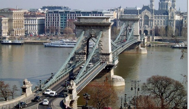 Alertă la Budapesta: 8.000 de persoane au fost evacuate după găsirea unei bombe americane în Dunăre - city20break20budapesta202012-1350642910.jpg