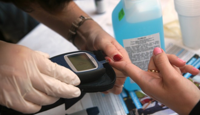 Sunteți diabetic? Atenție la alimentație! - cityparkmalltesteglicemiediabet3-1374142968.jpg
