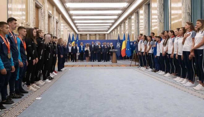 Sportivii care s-au întors cu aurul acasă, premiați de Nicolae Ciucă