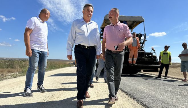Lucrările de pe drumul care leagă Albeşti de Coroana, verificate personal de Mihai Lupu - cjc-drum-1691584093.jpg