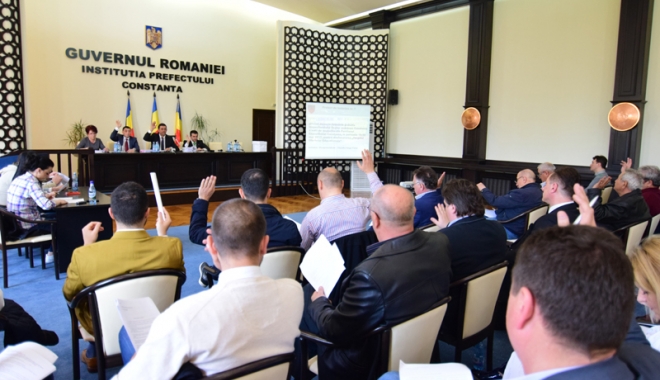 CJC a stabilit noi taxe speciale pentru activitățile de stare civilă - cjcsedintaconsiliuljudetean10-1493733988.jpg