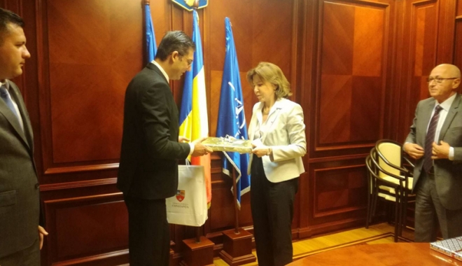 Ambasadorul Franței în România,  în vizită la Consiliul Județean Constanța - cjcvizitaambasadorfranta-1500566266.jpg