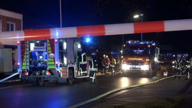 CLĂDIRE CU ZECI DE ROMÂNI, INCENDIATĂ / Autoritățile din România vorbesc despre starea victimelor - cladireromaniincendiugermania383-1512197647.jpg