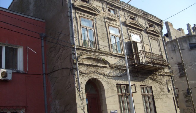 Cei deposedații abuziv de către comuniști sunt mai aproape de dreapta despăgubire - cladirevechepeninsula89-1334161402.jpg