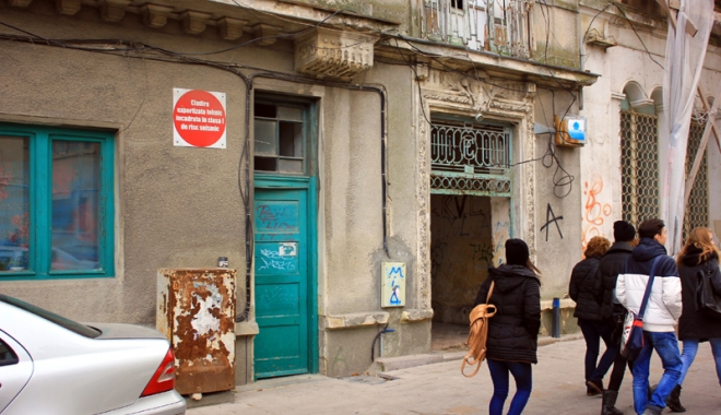 Locatarii din blocurile cu bulină, EVACUAȚI SILIT - cladiribulinarosieriscseismicpen-1488890499.jpg