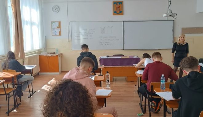 În atenția elevilor constănțeni performanți. Academia Română acordă 10 burse, în valoare de 1.000 lei
