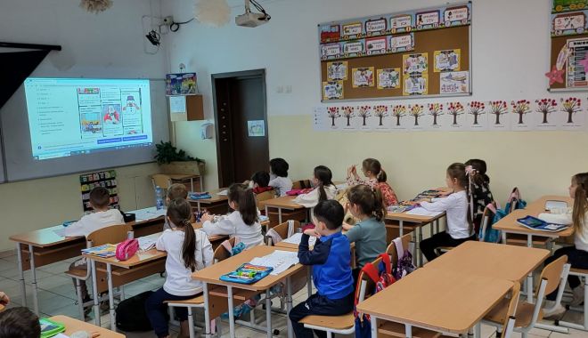 Elevii constănțeni se întorc în bănci pentru modulul IV - clasa-elevi-mic1-1709464333.jpg