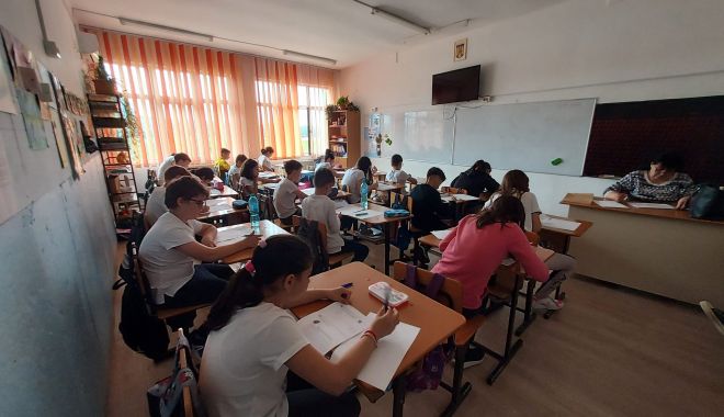 Elevii constănțeni din șapte unități de învățământ au susținut prima testare standardizată - clasaelevi1-1653899309.jpg