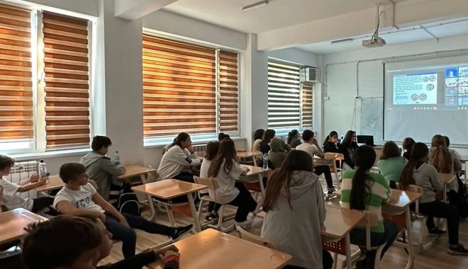 Educația financiară în școli începe cu "Istoria banilor. Leul și elementele de siguranță"