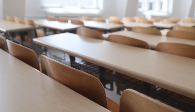 Profesorul condamnat pentru infracţiuni sexuale cu minori, suspendat de la catedră - clasascoalagoalafotoalexandrapan-1695023439.jpg