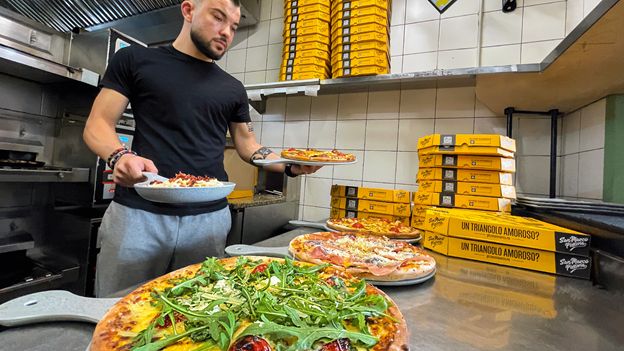 Pizza San Marco lasă orașul Constanța fără cuvinte. La propriu! - clipboard01-1734102170.jpg