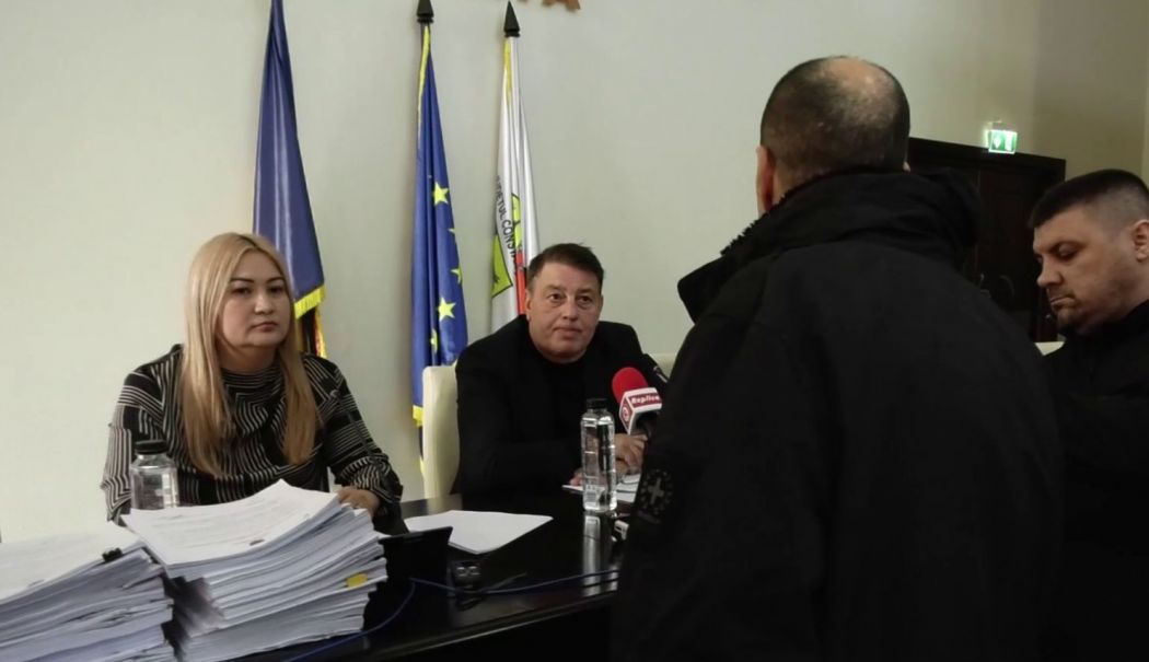 Scandal la şedinţa Consiliului Judeţean Constanţa - clipboard05-1734710873.jpg