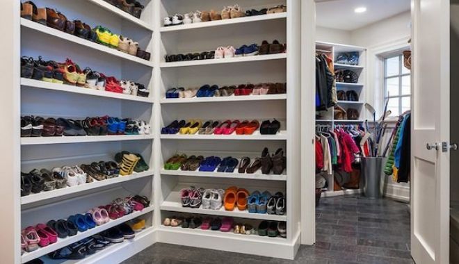 Dosar penal pentru două perechi de încălțăminte! Ce spune Poliția Constanța - closet-1544168583.jpg