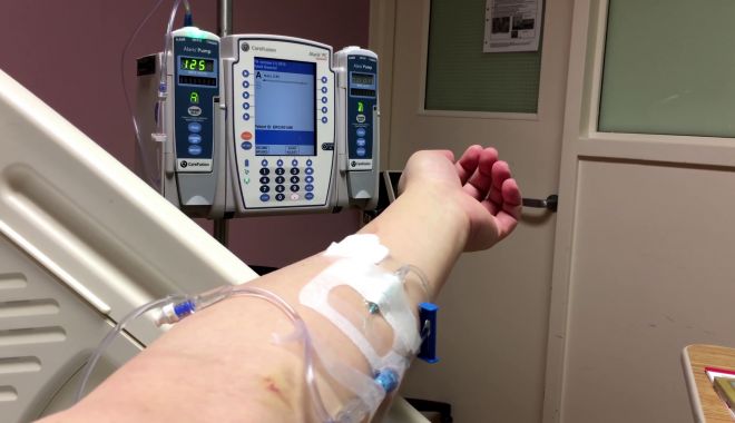 Bărbatul infectat cu o bacterie periculoasă luată din spital a murit - closeuppatientwithsodiumdripneed-1545382417.jpg