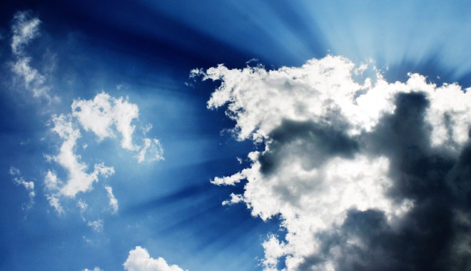 Cum va fi VREMEA astăzi - cloudssunrays-1350372327.jpg