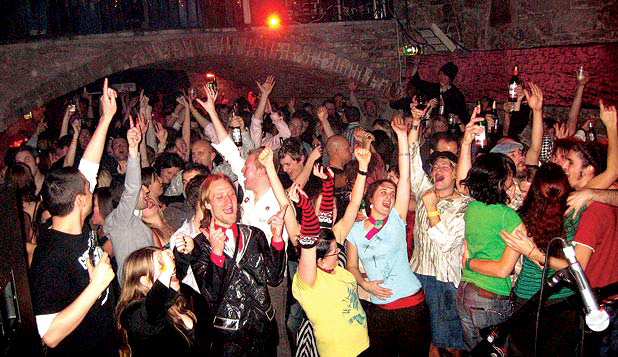 Petreceri de final de vară în cluburi - club-1314365128.jpg