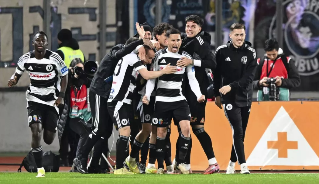 Universitatea Cluj a umilit-o pe Universitatea Craiova și este lider în Superligă - cluj-craiova-1776164704.webp