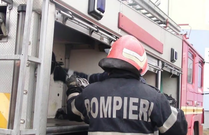 Incendiu puternic la o ghenă de gunoi. Zeci de oameni s-au evacuat din bloc - cluj-groapa-de-gunoi-1779429856.webp