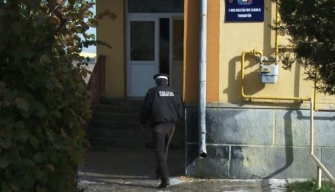 Minoră abuzată sexual la școală. Fata a fost dusă forțat în baia unității! - clujsaa15080100-1351871663.jpg