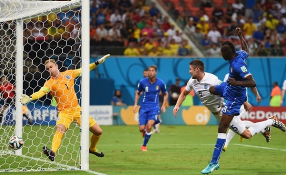 Anglia - Italia. Elevii lui Prandelli au câștigat meciul de debut de la CM 2014 - cm2014angliaitalia12supermarioal-1402824512.jpg