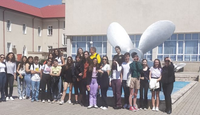 Elevi și profesori din Italia și Polonia, în vizită la Colegiul „Mircea” - cnmb2-1653918066.jpg