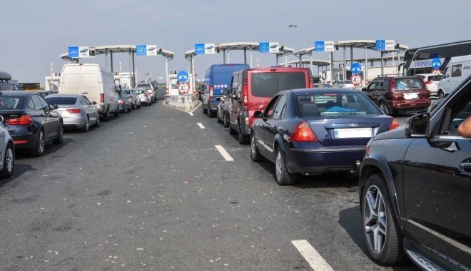 Mii de persoane trimise în carantină/izolare după ce au intrat în țară - coada-1592466320.jpg