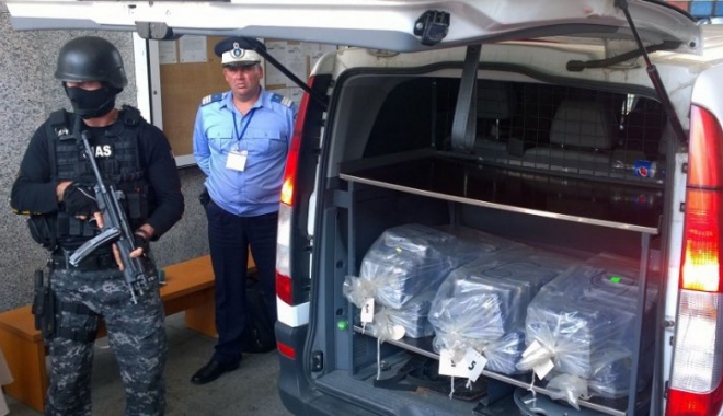 CAPTURĂ RECORD DE COCAINĂ ÎN PORTUL CONSTANȚA / Cum au ajuns drogurile de 600 milioane euro la Constanța. Cinci persoane arestate - coca1-1467366210.jpg