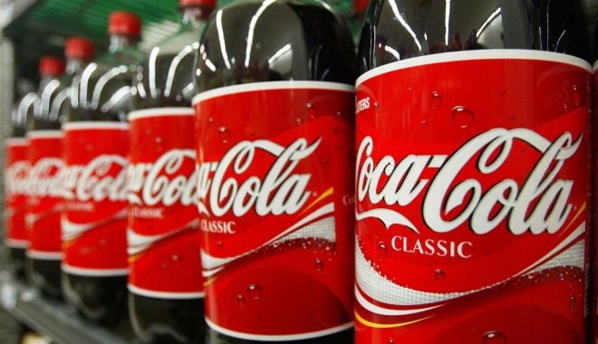 COCA COLA NE OMOARĂ CU ZILE. STICLELE DIN PLASTIC FAC RAVAGII! - cocacolarfgetty-1491814809.jpg